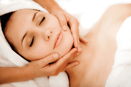 https://royalbeautyco.com.au/wp-content/uploads/2019/09/05123720-regent-spa-facial-cc1_cover_2000x1333.png