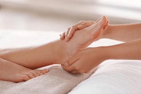 https://royalbeautyco.com.au/wp-content/uploads/2019/09/hands-and-feet.png